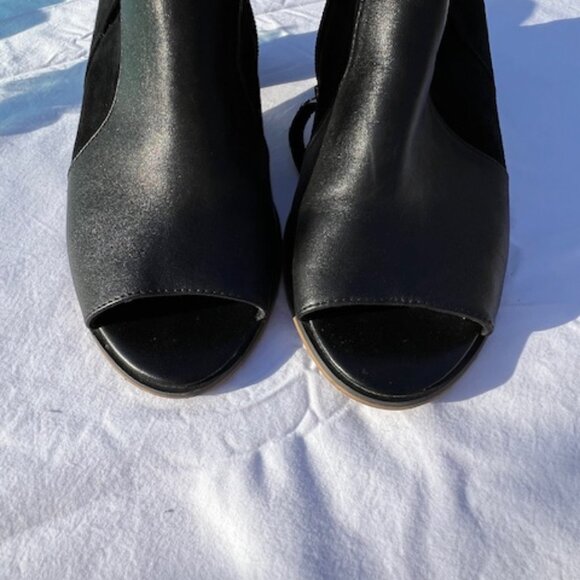 Bella Vita Black Leather and Suede Open Toe Booties 9WW - Picture 7 of 7